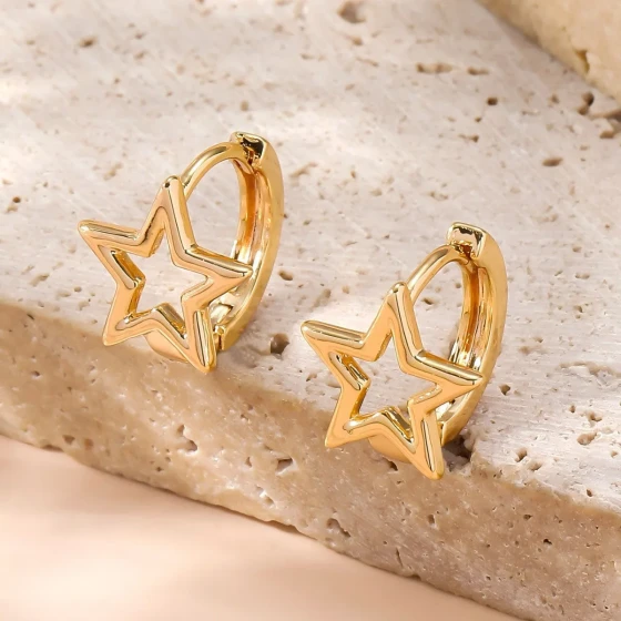 Five-pointed star hollow-out earrings for women, light luxury, fashionable, high-end, elegant earrings