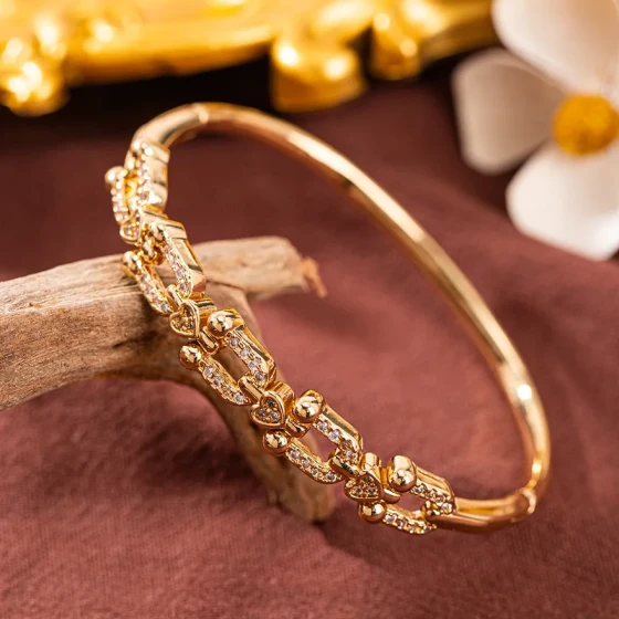 New Fashionable Light Luxury Diamond-Embellished Bracelet for Women, Niche Design for Couples gold Simple Pure Copper Bracelet