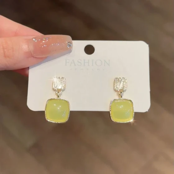 2025New model of square earrings with an elegant and sophisticated feel, simple geometric imitation Hetian jade stud earrings