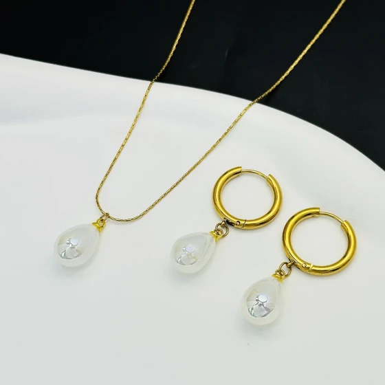 Water Drop Titanium Steel Necklace for Women, Light Luxury Niche Design Pendant Clavicle Chain, Internet Celebrity Hot Item, New Year's New Arrival