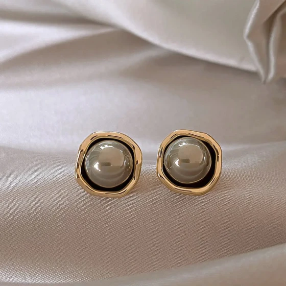 Simple and Elegant Gray Pearl Earrings for Women ins Trendy high-end design light luxury earrings, popular online jewelry