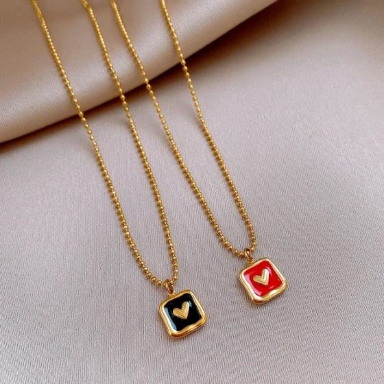 Titanium steel light luxury square heart pendant necklace for women, versatile accessory with niche design, high-end fashion and elegant jewelry