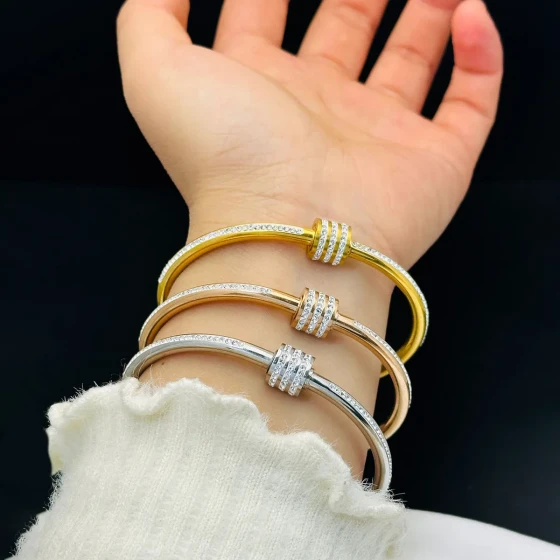 European and American style slim waist new titanium steel ins Rose gold simple diamond-encrusted gold-plated non-fading women's bracelet