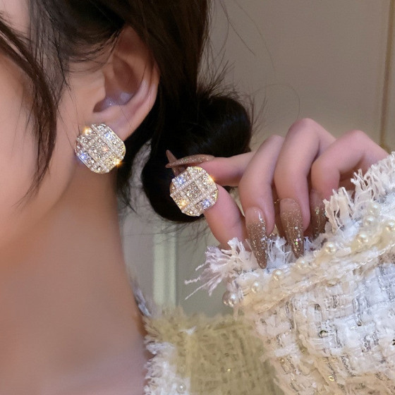 Korean geometric full-diamond bead earrings, compact, French-style, simple, fashionable, light luxury, new trendy earrings