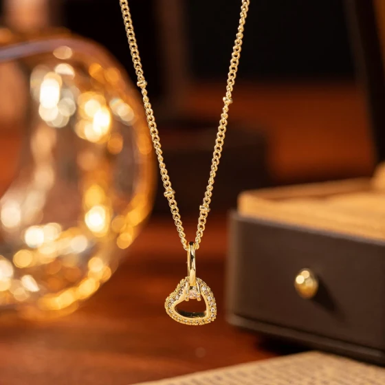 Elegant and stylish personalized full-diamond heart-shaped double-ring necklace for women gold Titanium steel clavicle chain, non-fading jewelry