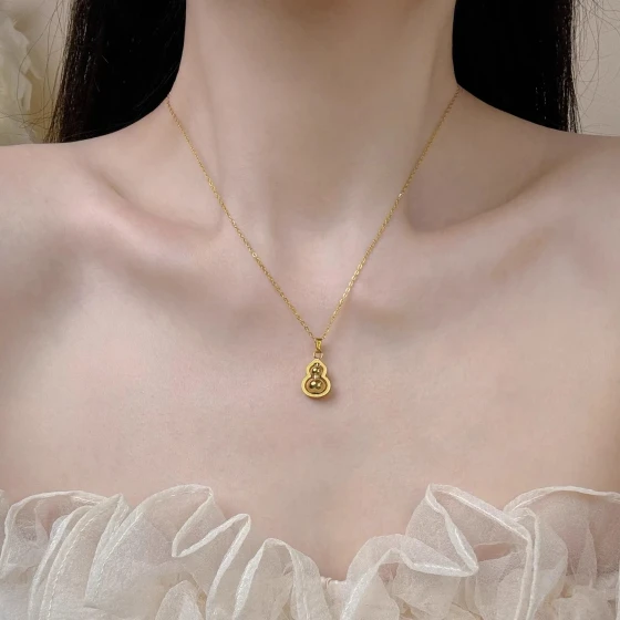 New Chinese-style Fortune and Prosperity Rotating Gourd Titanium Steel Necklace for Women, Unique Design, Light Luxury Fashion Gourd Clavicle Chain, Non-fading