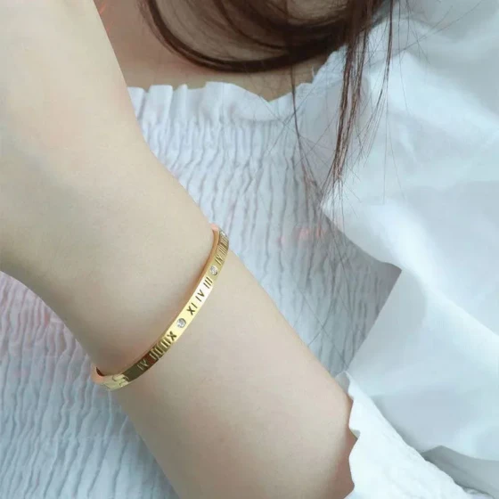 Vintage Roman Script Stainless Steel Bracelet, Titanium Steel Electroplated, Antique Style, Non-Fading, Simple European and American Style, Unique and Stylish Wristband