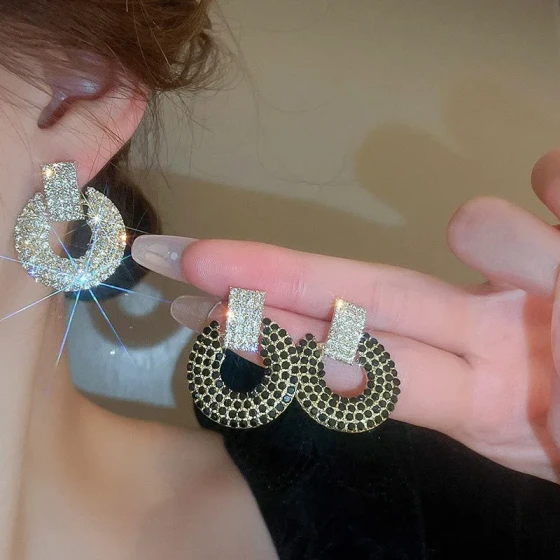 Retro design geometric round earrings with diamonds, niche creative studs, elegant and luxurious high-end earrings