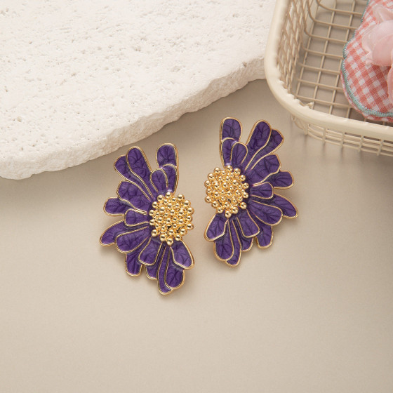 White Deer style French retro earrings, light luxury layered daisy flower drop earrings, sweet and unique summer earrings