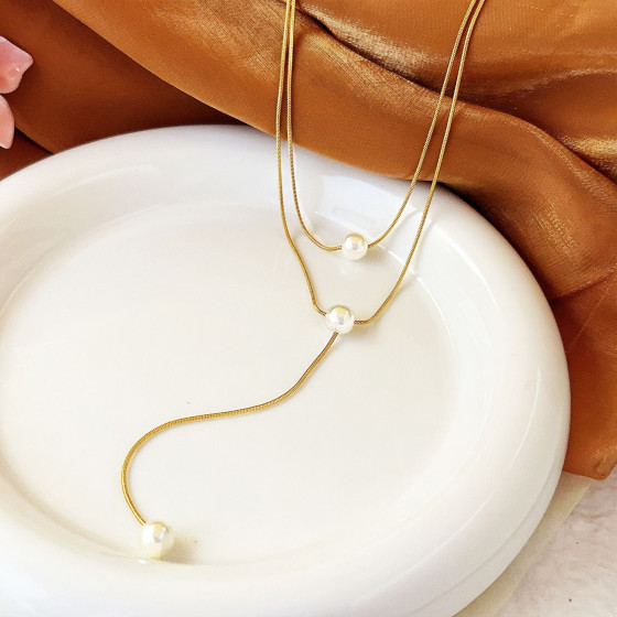 New double-layer three-pearl European and American titanium steel necklace for women, high-end versatile and stylish niche design clavicle chain