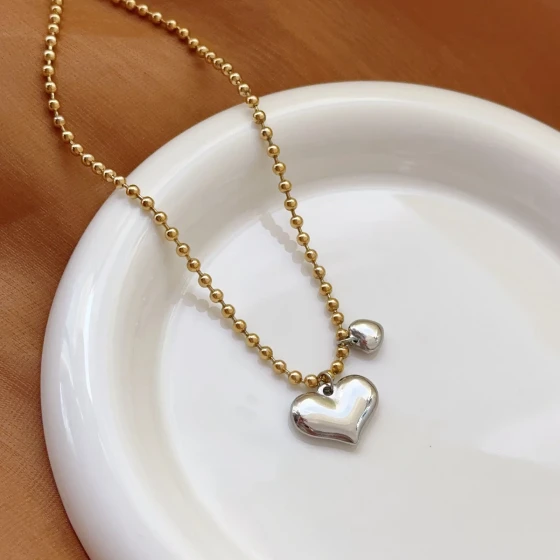 Fashionable and versatile heart pendant necklace, guardian heart large peach heart necklace, titanium steel women's jewelry