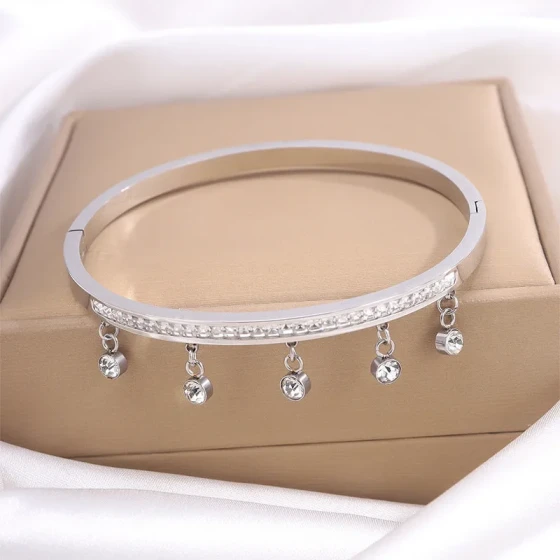New Dingdang bracelet, suitable for bathing, Korean version silver diamond-embellished bell bracelet for women, high-end fashion, versatile bracelet for bags