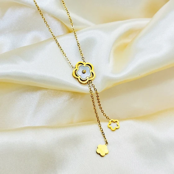 Popular minimalist fashion titanium steel necklace with camellia five-petal flower inlaid mother-of-pearl pendant, light luxury niche design jewelry