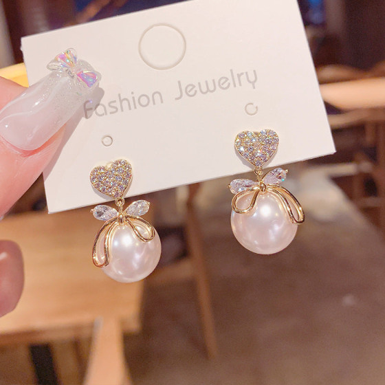 Korean fashion versatile new internet celebrity heart-shaped large pearl earrings, elegant and stylish women's earrings