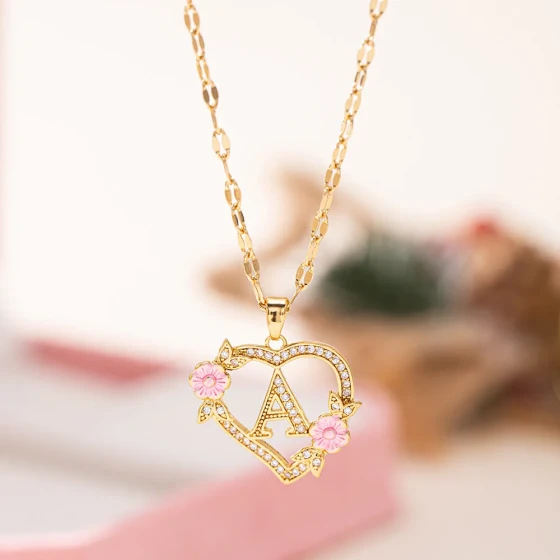 European and American fashion luxury26Letter Heart-Shaped Necklace for Women, Unique and Versatile with a High-End Feel gold Collarbone Chain