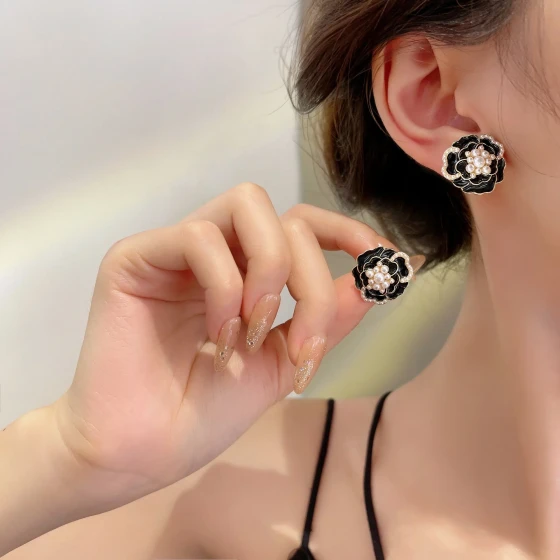 Korean-style French vintage camellia earrings, trendy elegant and romantic stud earrings for women, Korean-style trendy internet celebrity earrings