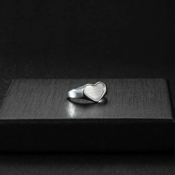 Trendy jewelry creative heart-shaped ring for women, fashionable and elegant, high-end electroplated open-ended ring
