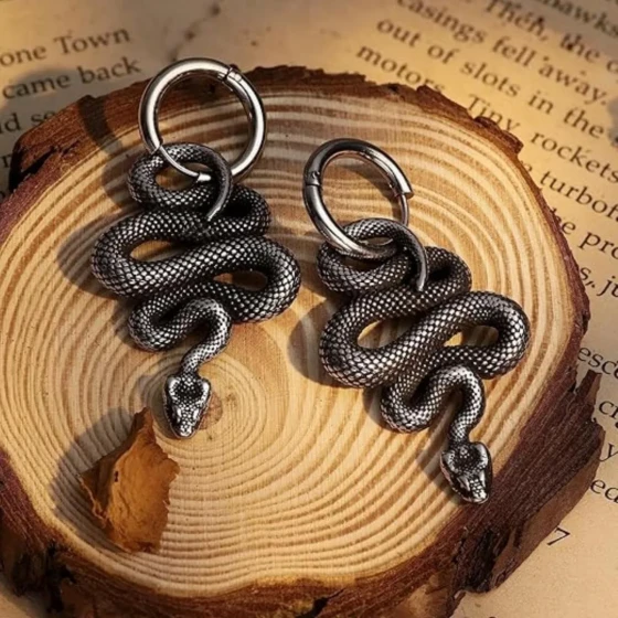 Foreign trade wire mesh heart-shaped earrings, gothic heart-shaped earrings, heart-shaped pendant earrings, metal earrings, original design