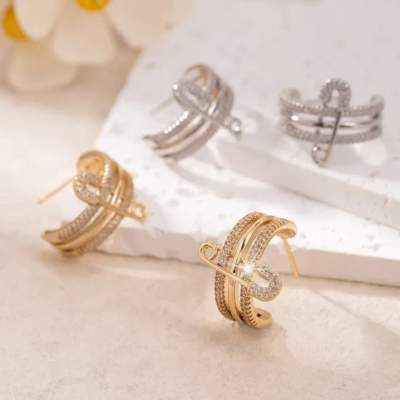 New zircon-inlaid earrings, simple, stylish, high-end ear cuffs, unique and elegant earrings and ear pendants for women