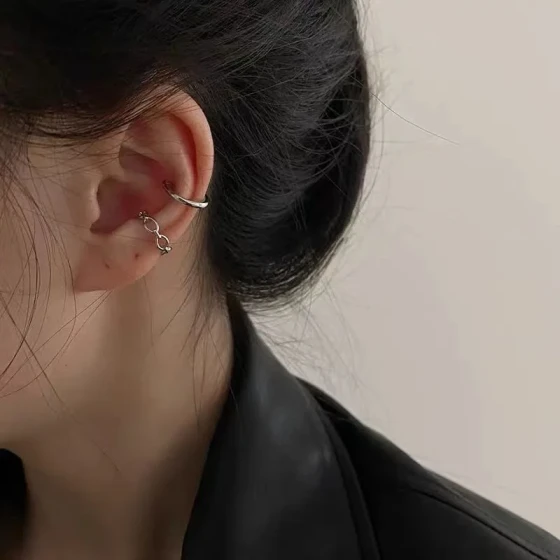 Combination set of ear cuffs for women without pierced ears, niche high-end French retro minimalist style ear bone clips, earrings, and ear accessories
