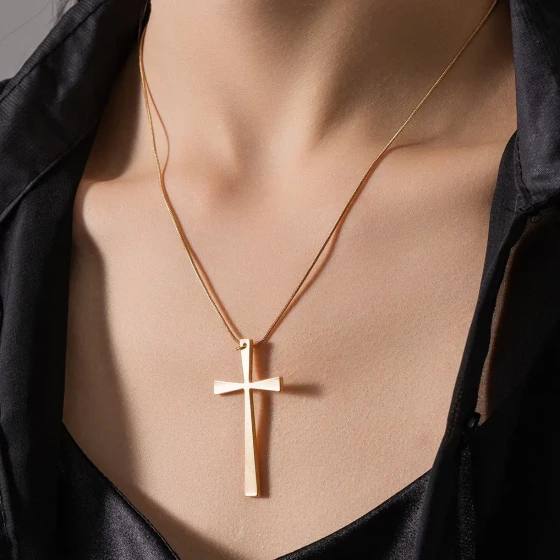 Unique and simple cross-shaped copper pendant necklace, elegant and classic titanium steel collarbone chain