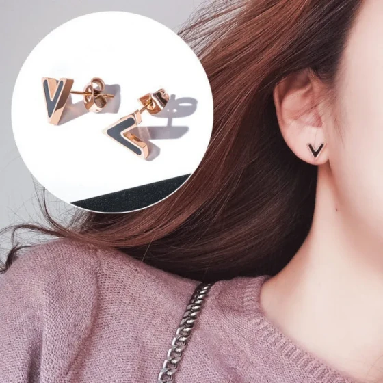 V Letter titanium steel earrings for women, elegant Korean style, simple and unique, new trendy rose gold exquisite fairy-like earrings