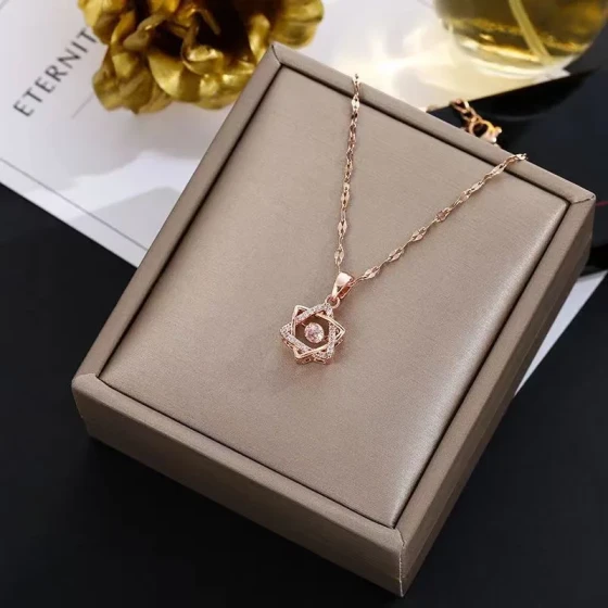 Copper Pendant Hexagram Dynamic Titanium Steel Necklace for Women, Fashionable and Luxurious, Versatile and Elegant Collarbone Chain, Accessory for Girlfriend