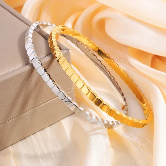 Titanium steel bracelet with irregular honeycomb design, stainless steel bracelet for women, high-end fashion, minimalist, versatile, non-fading bracelet