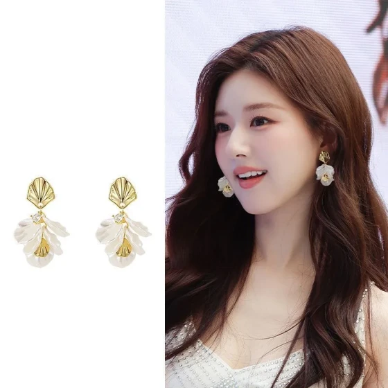 Super cute and sweet pink tomato earrings for women ins Korean-style niche luxury long earrings with a stylish and elegant design