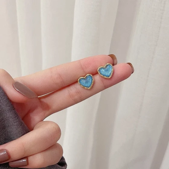New Korean Dreamy Blue Heart-Shaped Earrings for Women, Light Luxury, Niche, Simple and Elegant Earrings