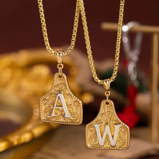 European and American fashion luxury26English letter electroplated copper necklace for women, niche design, personalized collarbone chain accessory