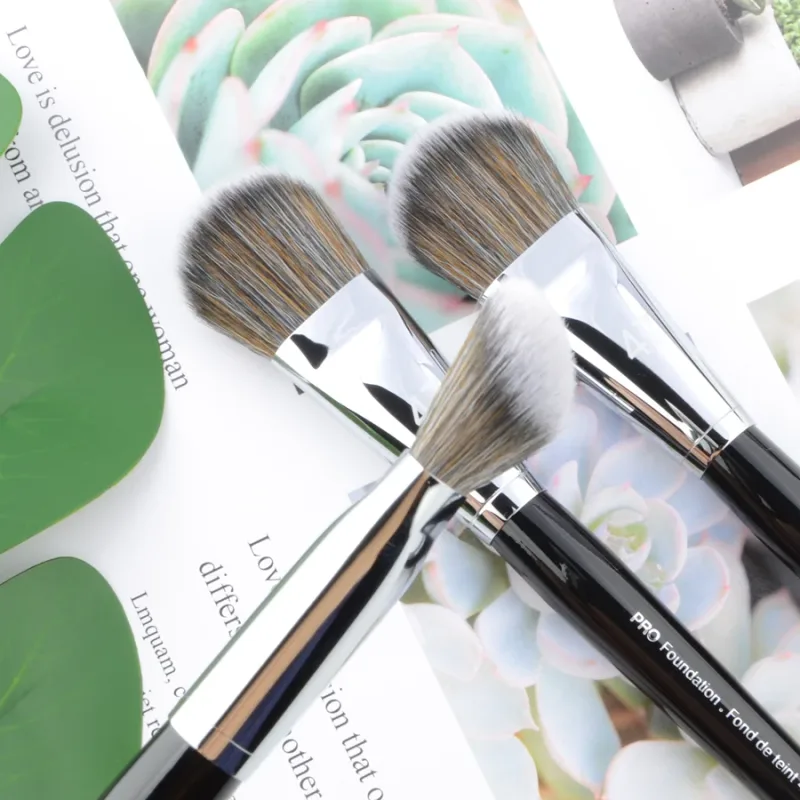 1 piece Pro Foundation #47 Powder foundation Makeup brushes Shadow Make up brush synthetic Hair wood handle