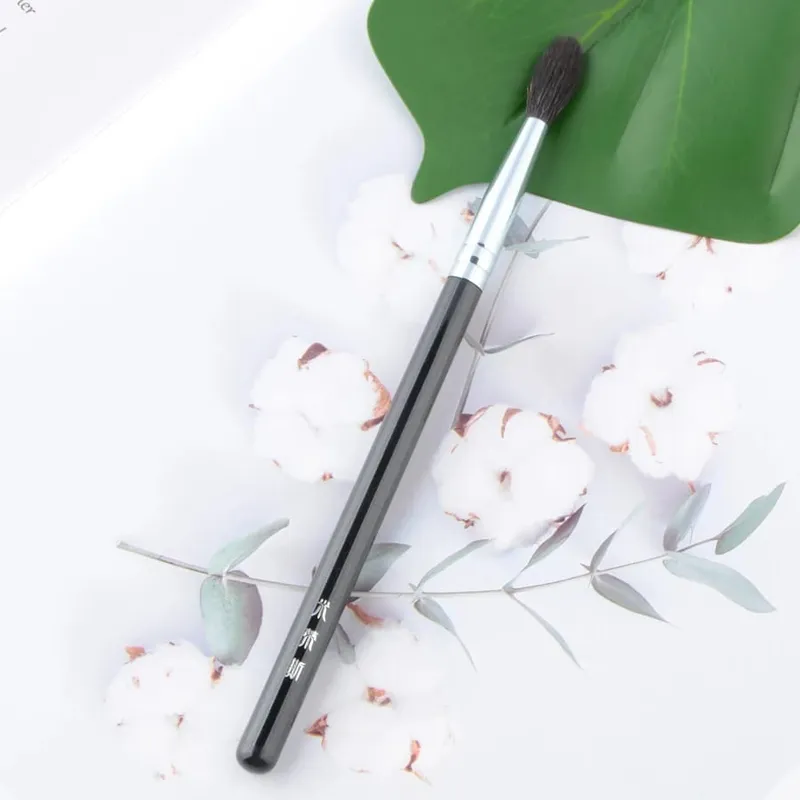 1pc Highlighter Makeup brushes Eyeshadow crease multifunctional Make up brush wood handle cosmetic tool natural squirrel hair — image 2