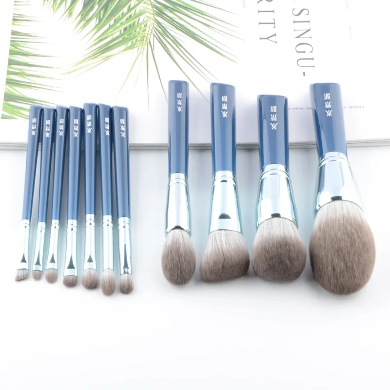 11pcs/Set Blue Makeup brushes Set Foundation Blusher Bronzer sculpting Highlighter Eye shadow eyebrow Make up brush Grey hair — image 4