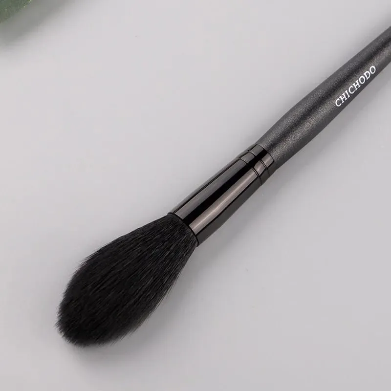 Chichodo 1 Piece Buffing makeup brushes Highlighter Wood handle Blusher Powder contour Make up brushes Goat Hair