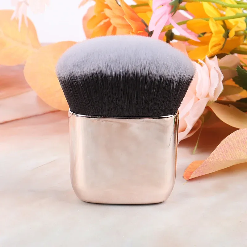 1pc Big Angled Foundation Makeup brushes Liquid Bronzer Make up brushes Wavy Powder Face essential cosmetic tools Portable — image 4