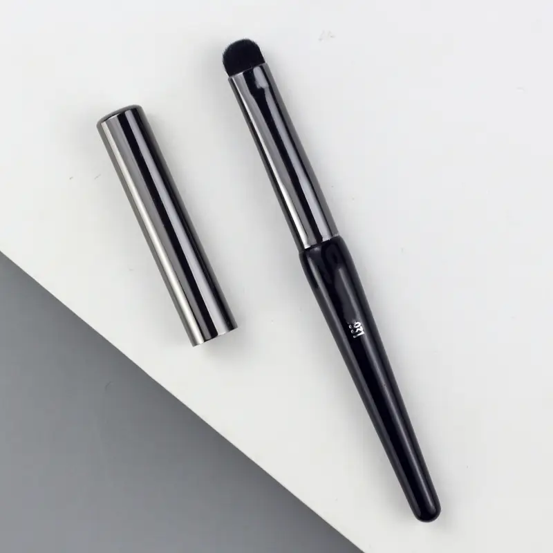 1pc Lipstick Blending Makeup brushes Precision Eyeshadow Make up brush domed small portable Lip Brush with case 931 synthetic ha — image 1