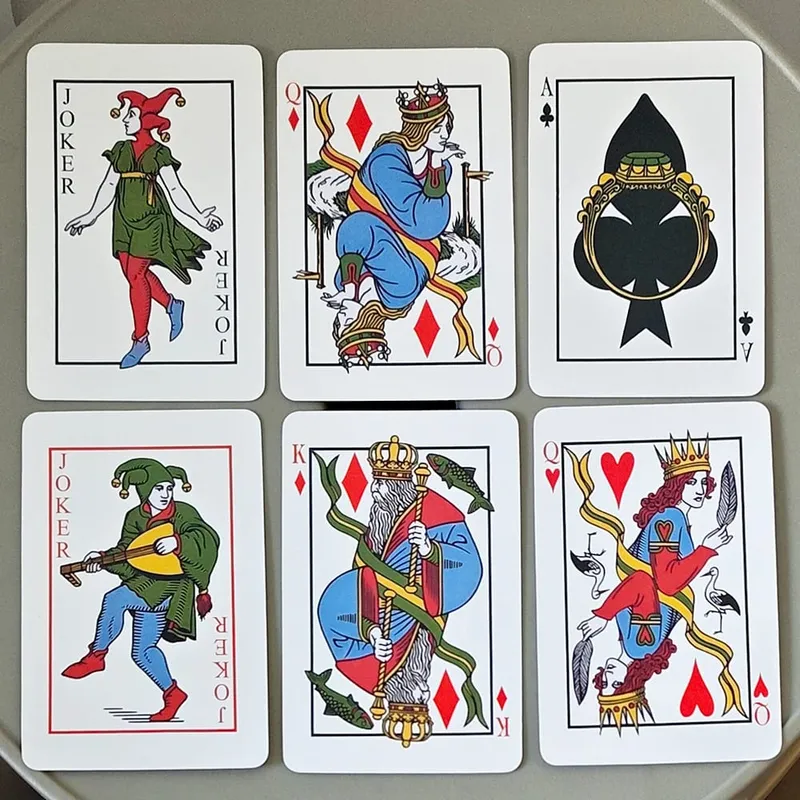 9*6 ซม.       เล่นไพ่ดาดฟ้า Vintage Art Fortune Telling & Divination การ์ด 54 ชิ้นชุดโป๊กเกอร์ดาดฟ้า Double-embossed