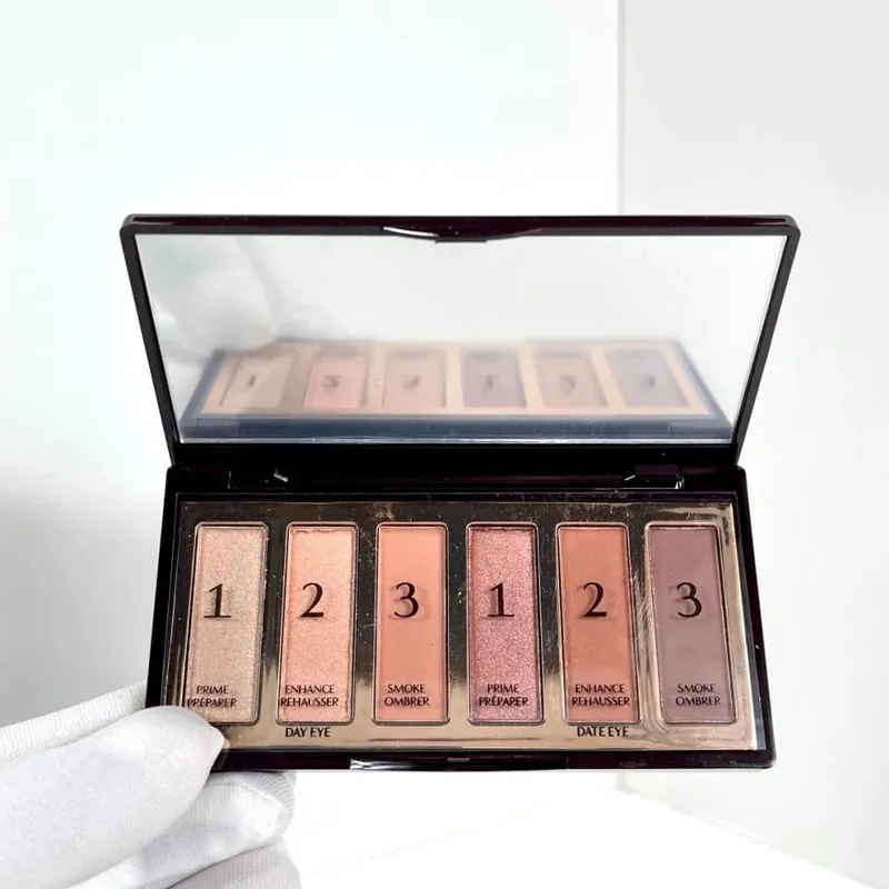 Charlotte Tilbury Hollywood Flawless Liquid Highlighter Hydrate la peau Palette de luxe Finitions métalliques chatoyantes satinées et mates