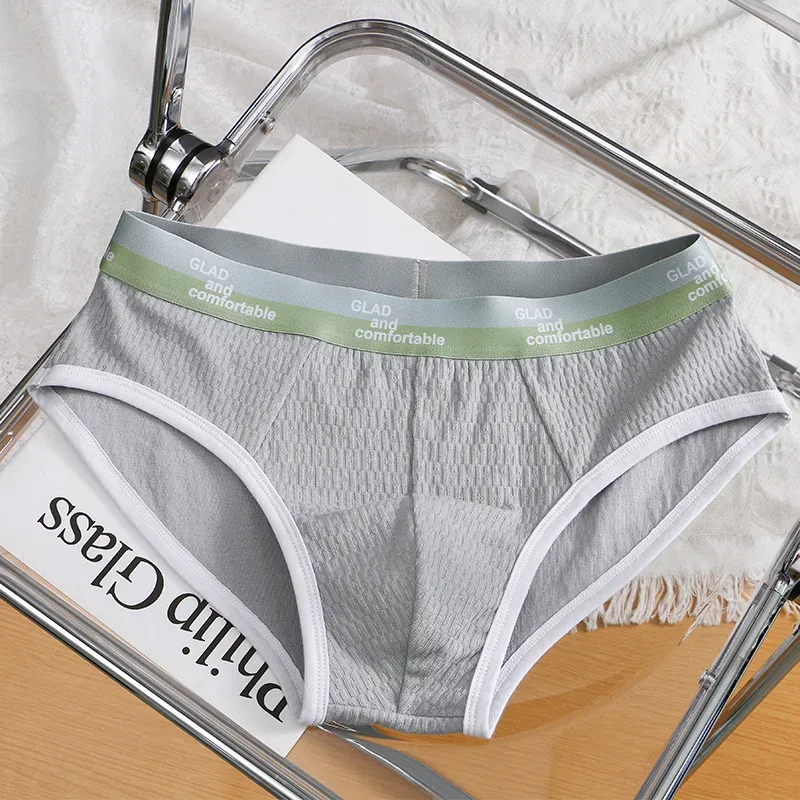 Summer New Men's Solid Color Cotton Briefs, Minimalist Breathable Thin Underwear, Trendy Trunks Male Bikini Underpants