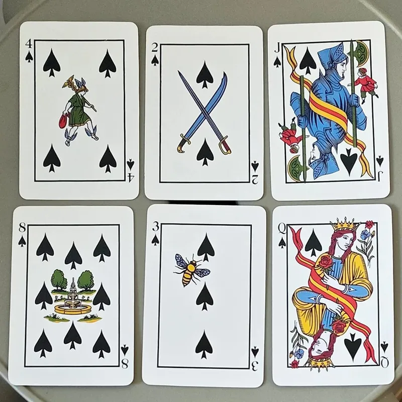 9*6 ซม.       เล่นไพ่ดาดฟ้า Vintage Art Fortune Telling & Divination การ์ด 54 ชิ้นชุดโป๊กเกอร์ดาดฟ้า Double-embossed