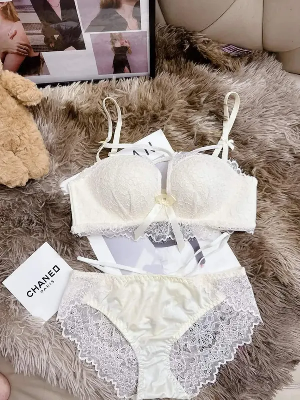 Push Up Bra for Small Bust - French Chic Lace Bralette Set Wireless Comfort Support Anti-Sag Underwear for Petite Women