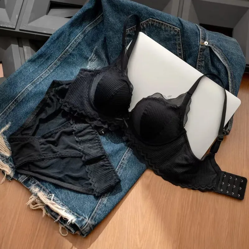 4 Warna Renda Seluar Dalam Wanita Muda Tanpa Wayar Menebal Kapas Tekan Tubi Kumpulkan Intim Selesa Gadis Pakaian Dalam Bra dan Seluar Dalam