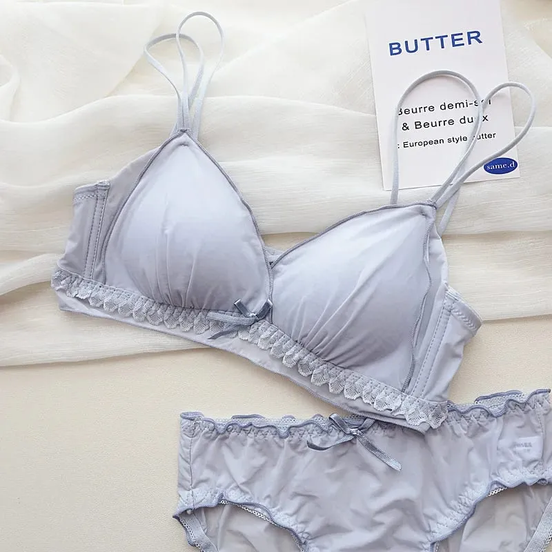 フランスの薄いカップガーリーランジェリー ワイヤーなし貧乳ホールドアップ ワイヤーなしスイートブラセット