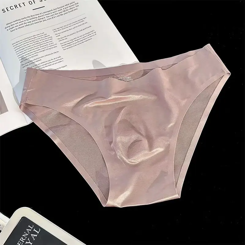 Slip da uomo in seta di ghiaccio Mutandine sexy senza cuciture ultrasottili Asciugatura rapida U Custodia rigonfia Biancheria intima traspirante Mutande lucide di lusso