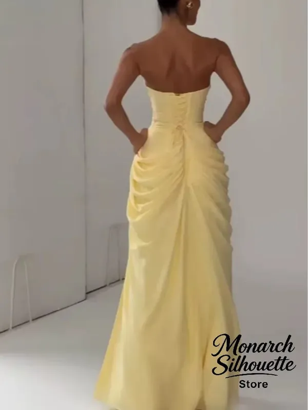 우아한 노란색 Strapless Pleated 롱 드레스 여성 세련된 솔리드 민소매 허리 Cinching 분할 가운 2026 레이디 이브닝 파티 가운