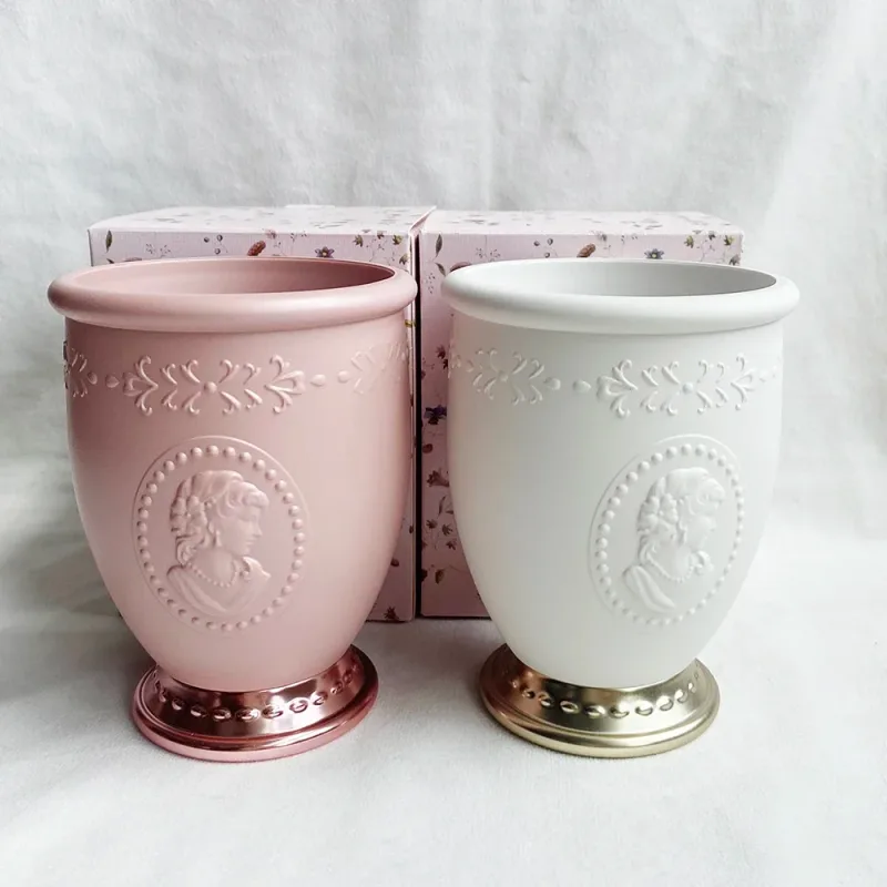 Laduree Queens Brush Holders White Pink Luxurious Makeup Brushes Cylinders Storage Containers — image 3