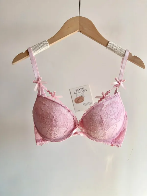 セクシーなWomen Pure Style Red Bow Lace Bridal Lingerie Set Push Up Bra Panty Suit Small Chest Party Wedding Intimate Wear