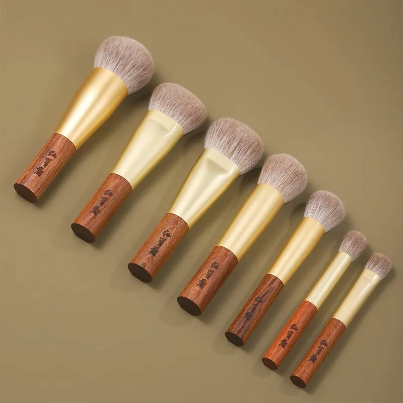 Weasel Goat Hair Foundation Liquid Blush Brush Professional Hand Crafted Makeup Brushes 1PC Short Rosewood Handle Make Up Brush