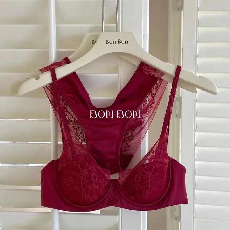 Women Bra and Panty Set Elegant Lace Bralette Wireless Triangle Cup No Underwire Underwear Thin Gathered Comfort Lingerie Set